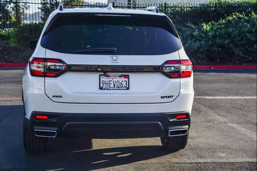 2023 Honda Pilot AWD Sport