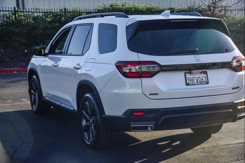 2023 Honda Pilot AWD Sport