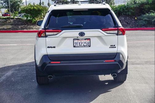 2022 Toyota RAV4 Hybrid XLE Premium