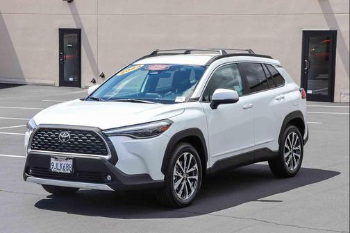 Wind Chill Pearl 2023 Toyota Corolla Cross XLE