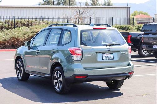 Jasmine Green Metallic 2017 Subaru Forester 2.5i