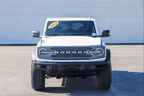 Oxford White 2025 Ford Bronco Badlands