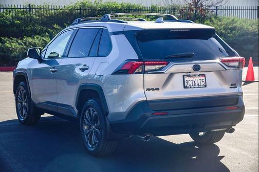 2022 Toyota RAV4 Hybrid XLE Premium