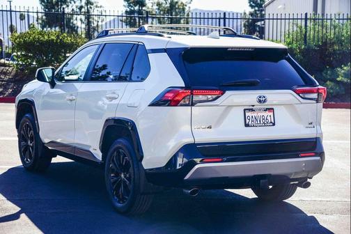 2022 Toyota RAV4 Hybrid SE