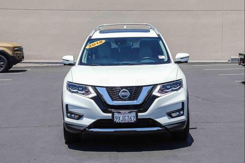 Pearl White 2018 Nissan Rogue SL