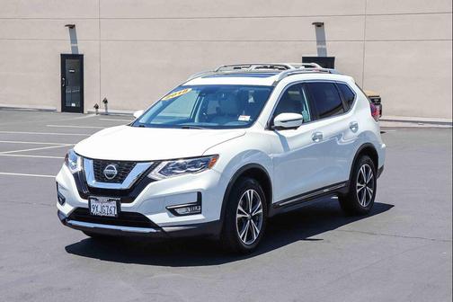 Pearl White 2018 Nissan Rogue SL