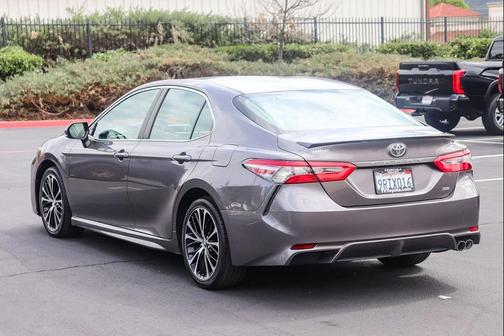 Predawn Gray Mica 2018 Toyota Camry SE