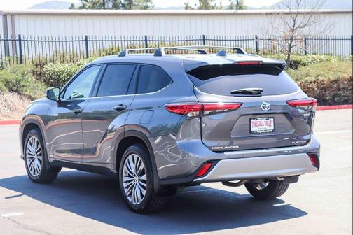 Magnetic Gray Metallic 2021 Toyota Highlander Hybrid Platinum