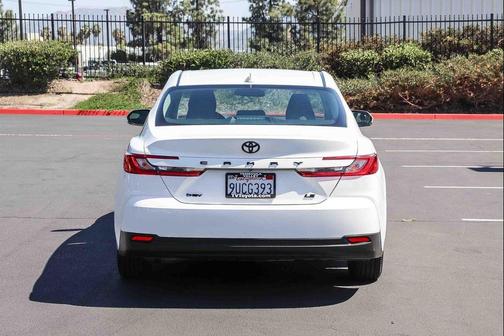 Ice Cap 2025 Toyota Camry LE