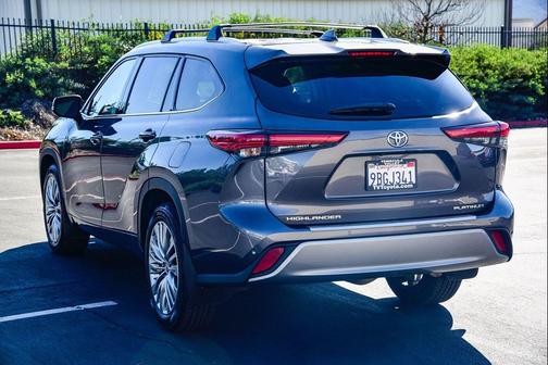 2022 Toyota Highlander Platinum