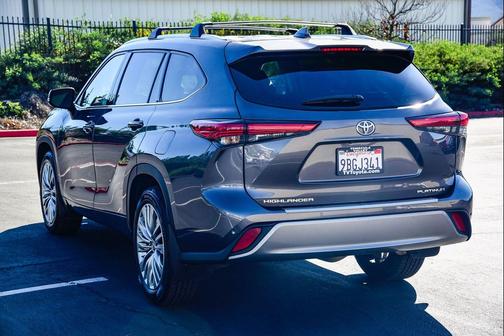 2022 Toyota Highlander Platinum
