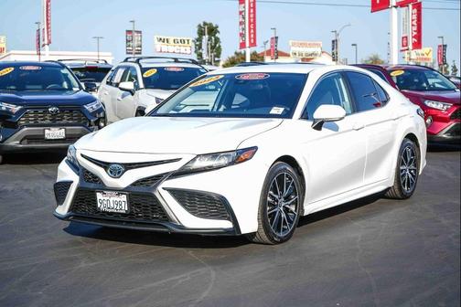 Ice Cap 2023 Toyota Camry SE