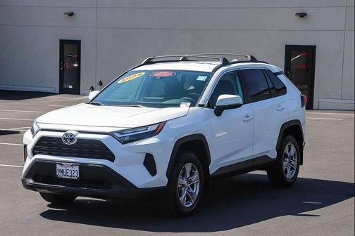 Ice Cap 2024 Toyota RAV4 XLE