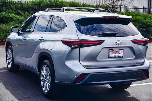 Celestial Silver Metallic 2024 Toyota Highlander Limited