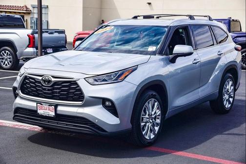 Celestial Silver Metallic 2024 Toyota Highlander Limited