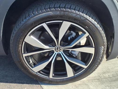 2024 Volkswagen Atlas Cross Sport 2.0T SEL Premium