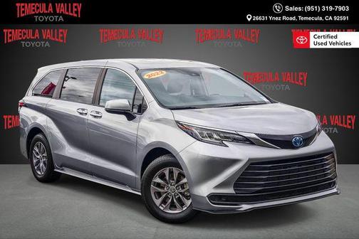 2022 Toyota Sienna LE