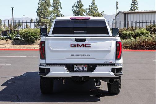 Summit White 2024 GMC Sierra 2500 AT4