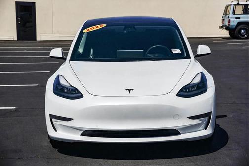 Pearl White Multi-Coat 2022 Tesla Model 3 Standard Range