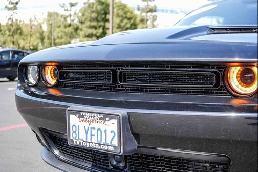 Pitch Black Clearcoat 2019 Dodge Challenger SXT