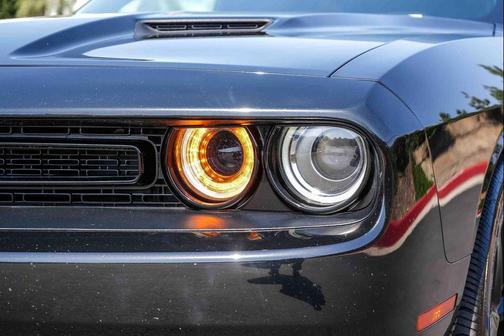 Pitch Black Clearcoat 2019 Dodge Challenger SXT