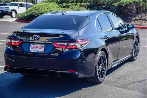 2024 Toyota Camry Hybrid SE