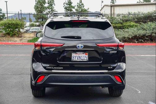 2022 Toyota Highlander Hybrid XLE