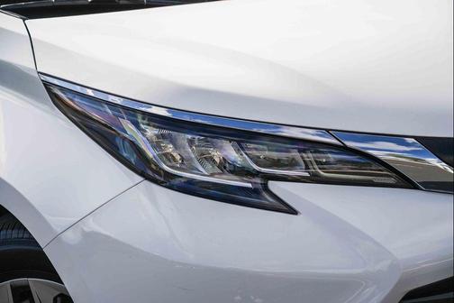 Ice Cap 2023 Toyota Sienna LE