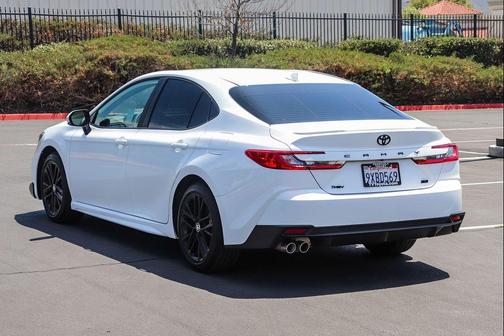 Ice Cap 2026 Toyota Camry SE