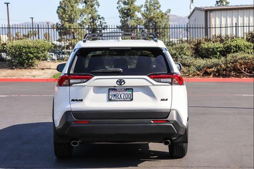 Ice Cap 2024 Toyota RAV4 XLE