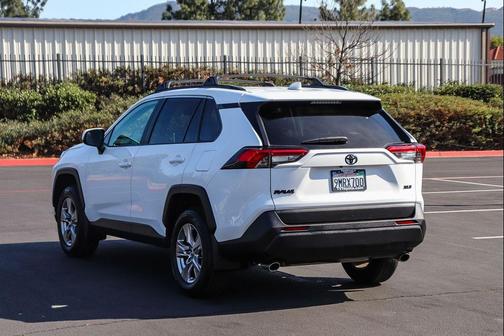 Ice Cap 2024 Toyota RAV4 XLE