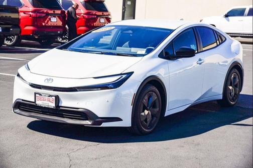 2025 Toyota Prius LE