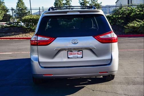 2017 Toyota Sienna LE