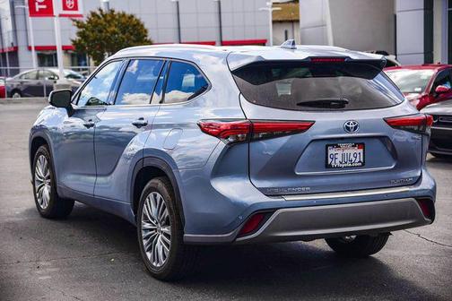 2023 Toyota Highlander Hybrid Platinum
