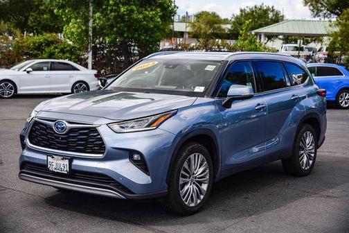 2023 Toyota Highlander Hybrid Platinum