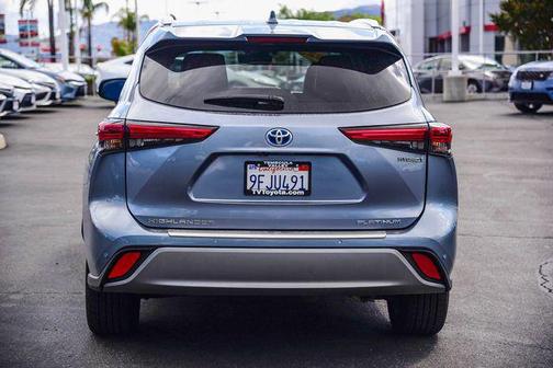 2023 Toyota Highlander Hybrid Platinum