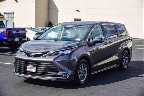 2023 Toyota Sienna XLE