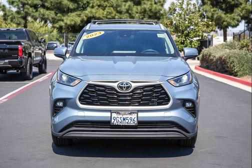 Moon Dust 2023 Toyota Highlander XLE