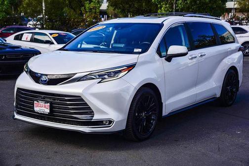 2023 Toyota Sienna Platinum