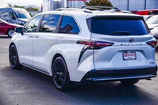 2023 Toyota Sienna Platinum