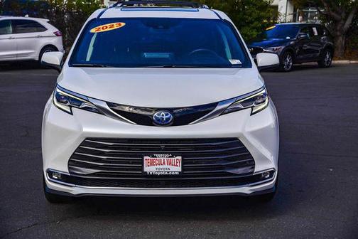 2023 Toyota Sienna Platinum