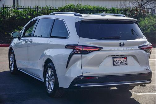 2023 Toyota Sienna Limited