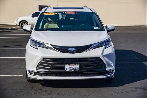 2023 Toyota Sienna Limited