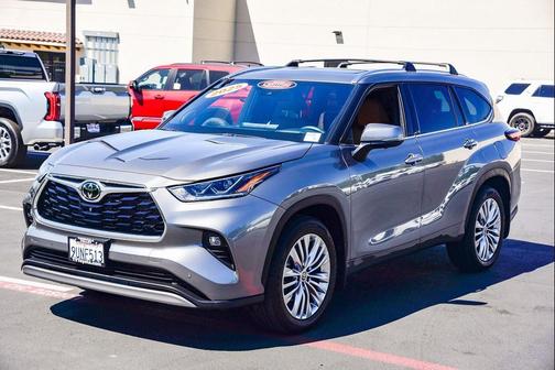 2025 Toyota Highlander Platinum
