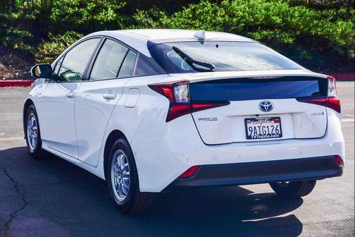 2022 Toyota Prius LE