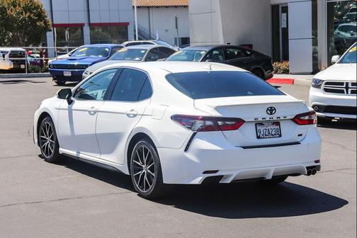 Ice Cap 2024 Toyota Camry SE