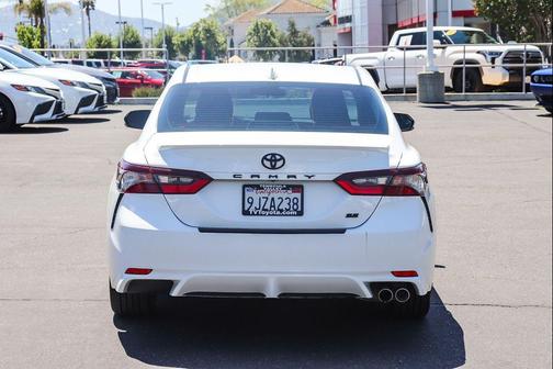 Ice Cap 2024 Toyota Camry SE