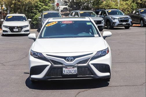 Ice Cap 2024 Toyota Camry SE