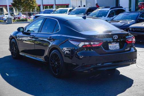 2024 Toyota Camry Hybrid LE
