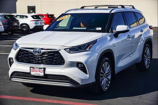 2023 Toyota Highlander Hybrid Platinum